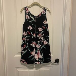 Size small. Only worn a few times